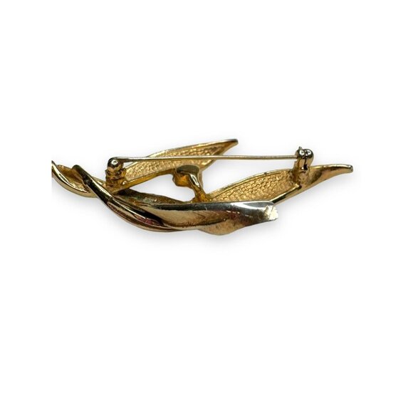 Vintage Signed BOUCHER Brushed Gold Tone & Faux Pearl Overlapping Leaf Brooch - Picture 9 of 11